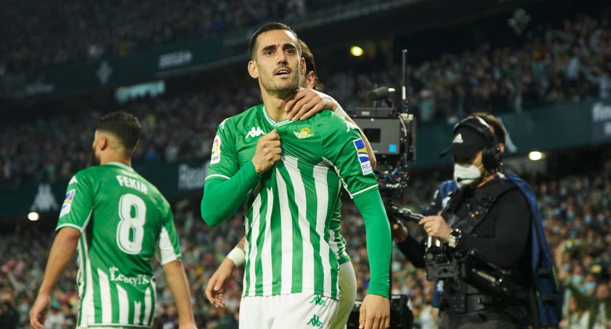 Juanmi, tras marcar un gol con el Betis./AFP