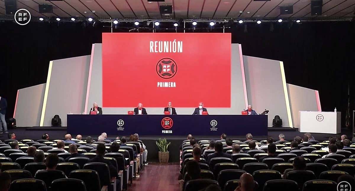 Una reunión de Primera RFEF./RFEF