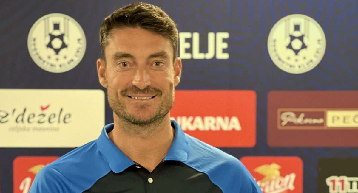Albert Riera, en su presentación con el NK Celje.