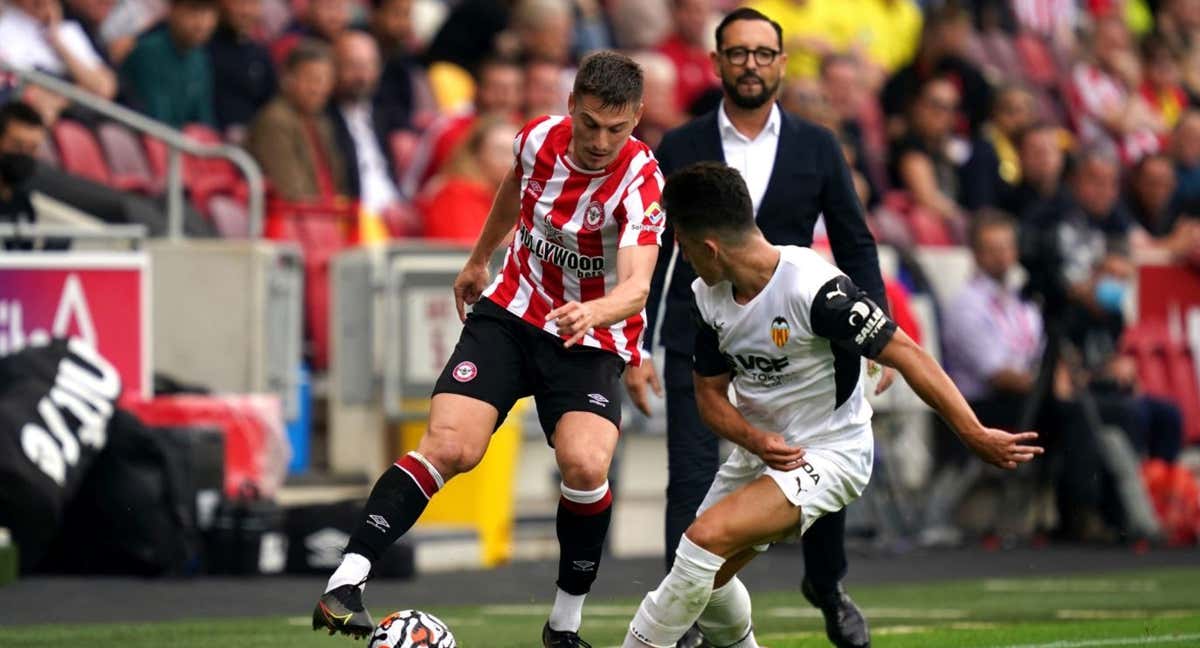 Sergi Canós, durante un amistoso entre el Brentford y el Valencia./ Brentford