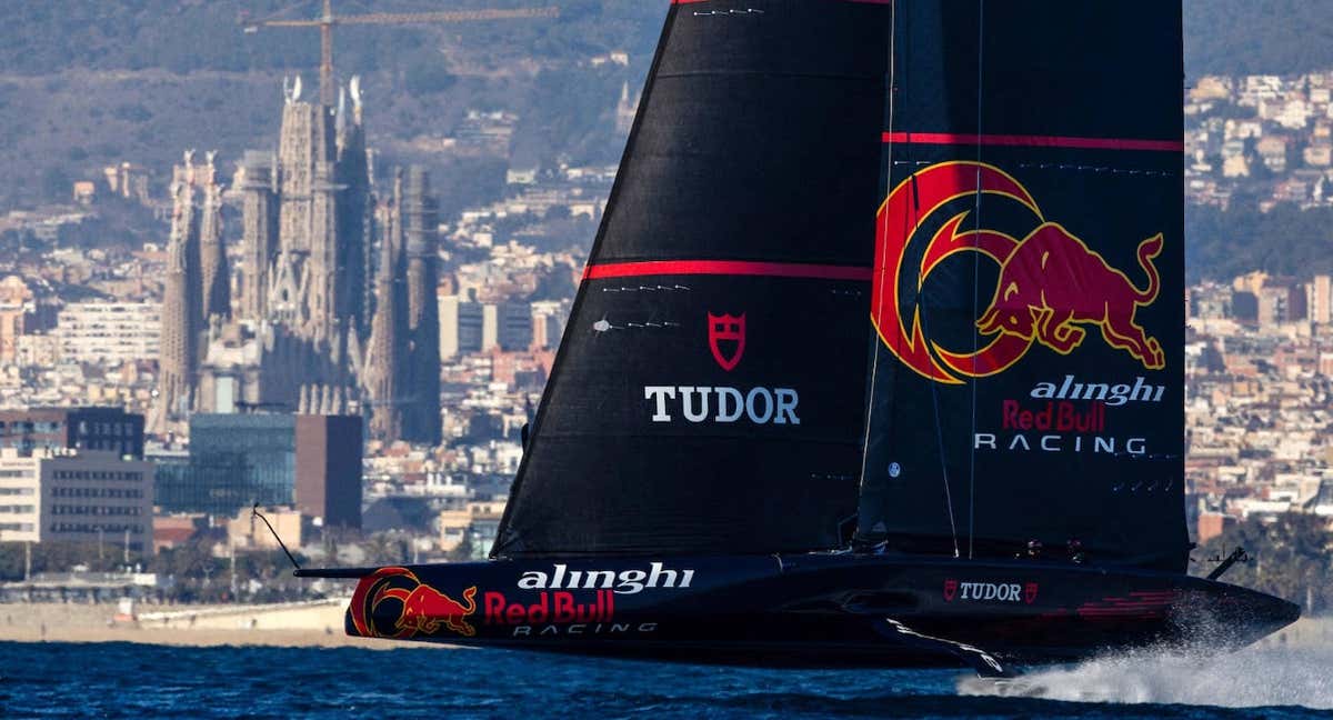 El Alinghi Red Bull Racing en el GC32 Racing Tour en Riva del Garda. /Red Bull