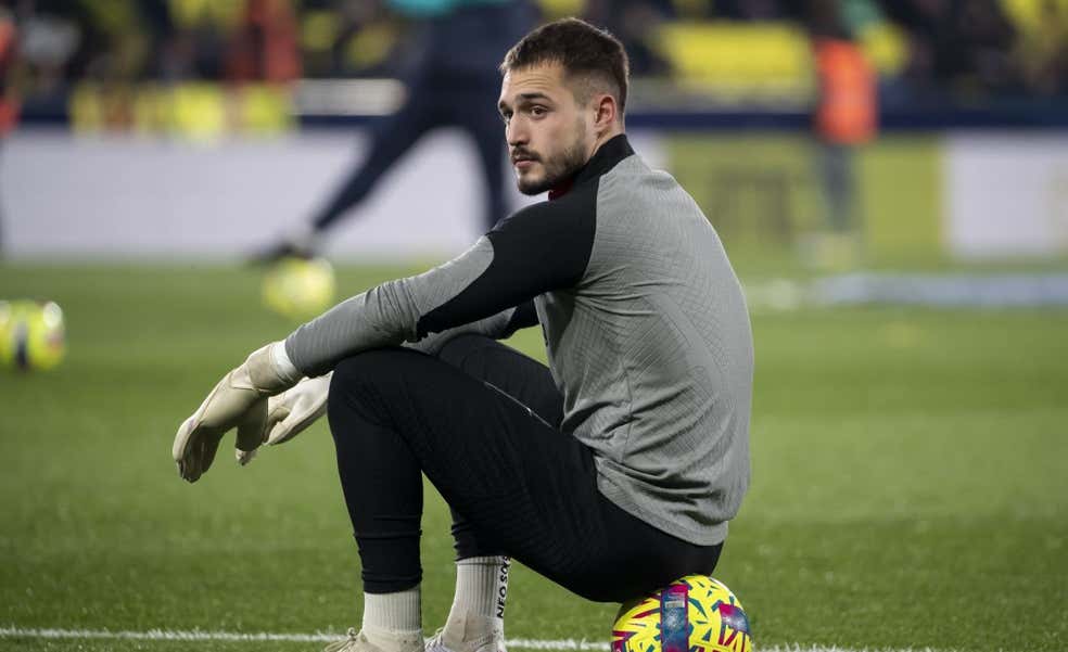 El PSG se acerca a Arnau Tenas