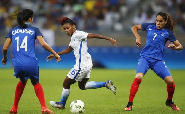 Louisa Cadamuro en un partido con Francia.  Getty