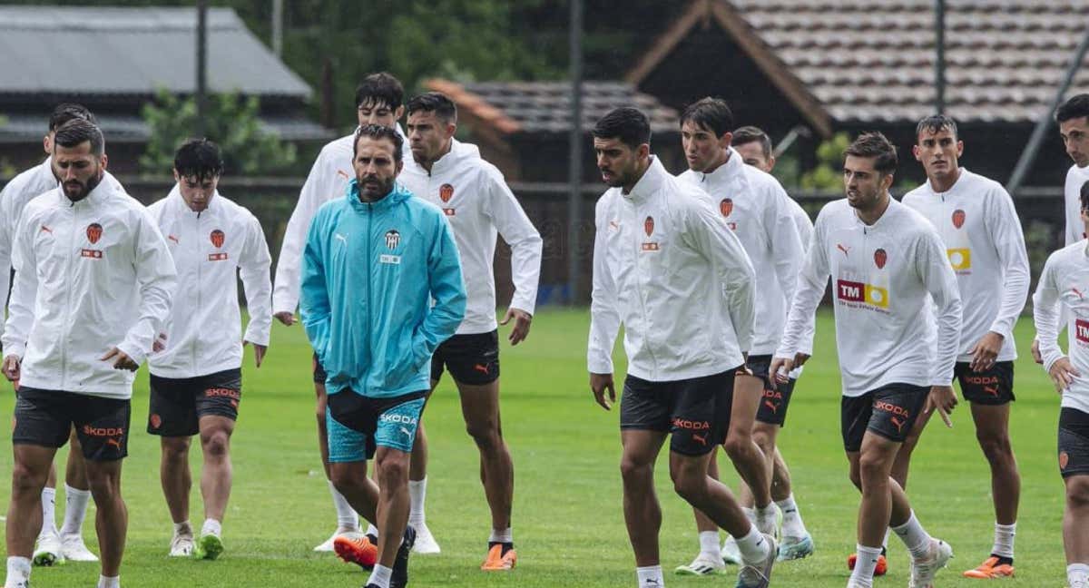 El Valencia entrenando.