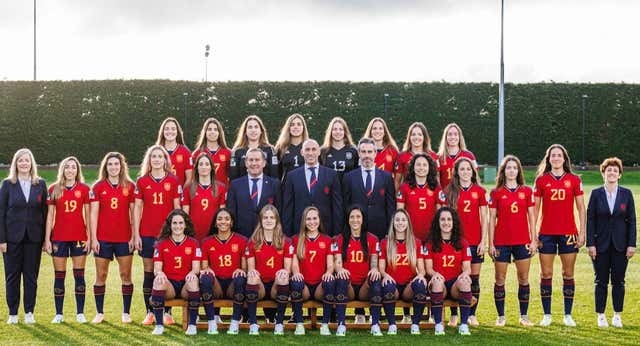 Luis Rubiales se ‘acerca’ a la Selección femenina y mejora respecto a la Eurocopa: «Está siendo bastante cercano»