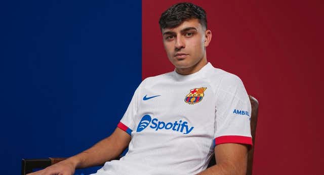 La camiseta blanca del Barcelona, entre el elogio y la crítica: «Se parece a la del Madrid»