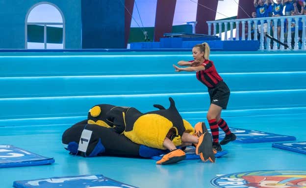 Asun Langa, durante el Grand Prix, arbitrando una de las pruebas.  Grand Prix / Asun Langa