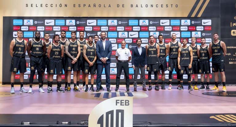 La foto de familia durante la presentación de la Selección española de baloncesto.