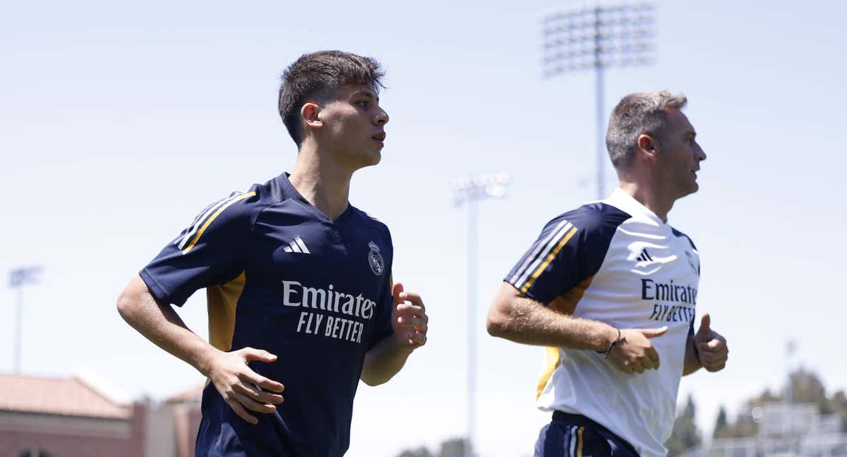 Arda Güler entrenando con un readaptador del Real Madrid./Getty