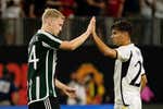 La Real Sociedad negocia por Van de Beek