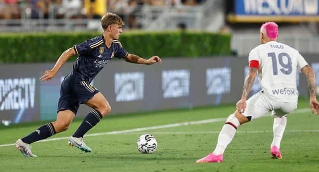 Nico Paz deja su adicción al ColaCao para impresionar en la gira del Real Madrid