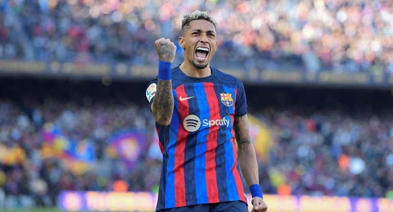 Raphinha celebra un gol.