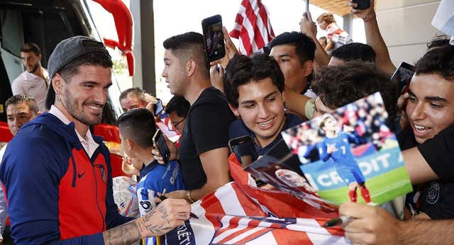 Las 13 horas que el Atlético vivió dos veces: llegada a México sin saltarse las líneas rojas del Cholo