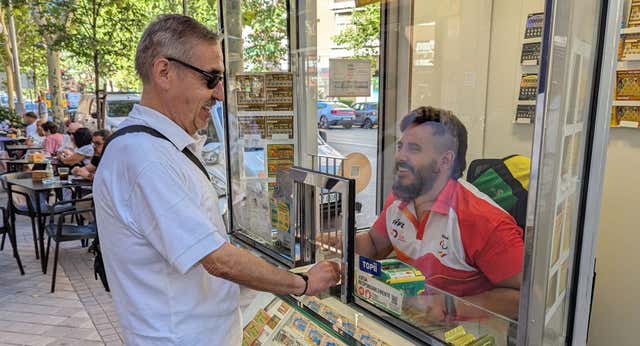 Cuando tu vendedor de la ONCE gana dos bronces: «Pásame el cupón por las medallas»