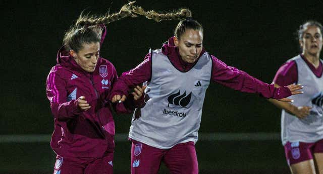 Wellington ‘obliga’ a hacerse trenzas a la selección