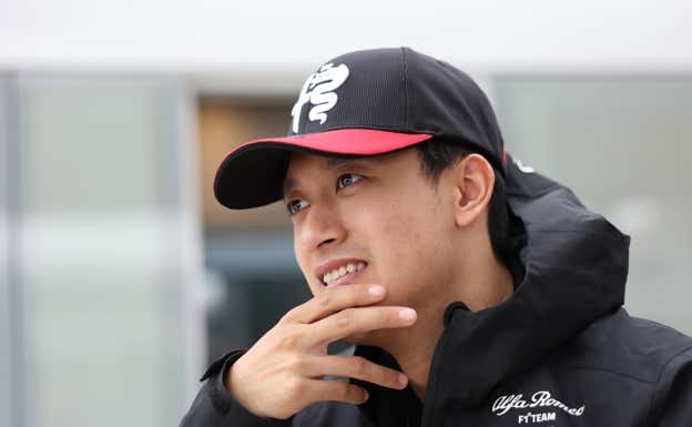 Guanyu Zhou, durante la entrevista con Relevo.  Alfa Romeo