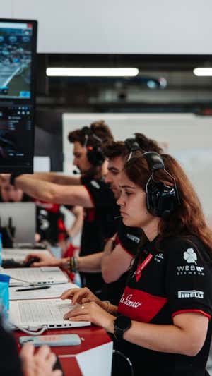 Laura Villadelprat, durante un fin de semana de gran premio de Fórmula 1.  Alfa Romeo Sauber
