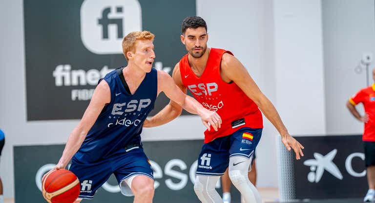 Alberto Díaz y Jaime Fernández durante un entrenamiento de la Selección española de baloncesto.