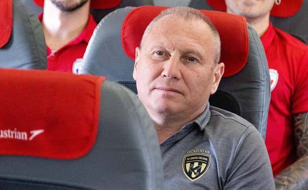 Dmitri Chéryshev, en un viaje con el Santa Coloma.  FC SANTA COLOMA