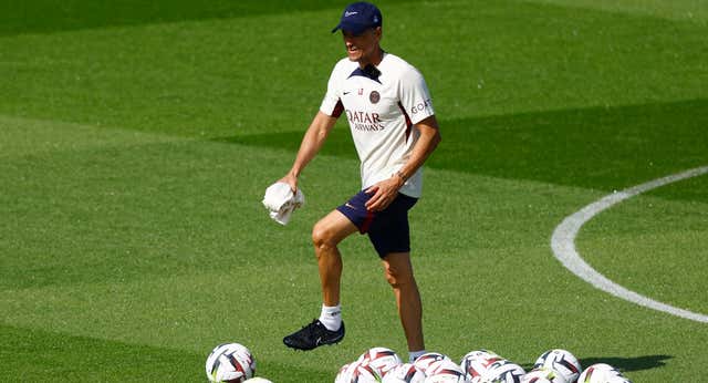 Malos resultados, un equipo a medio hacer y un disgusto por el ‘caso Mbappé’: así ha sido el primer mes de la era Luis Enrique