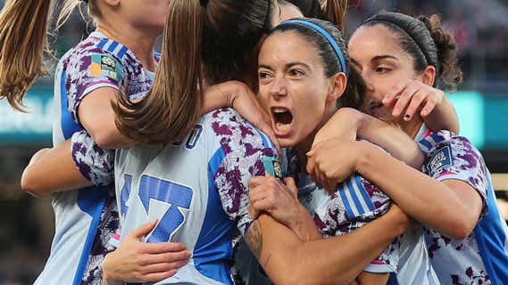 Aitana celebra uno de los dos goles que le marco a Suiza. /Getty