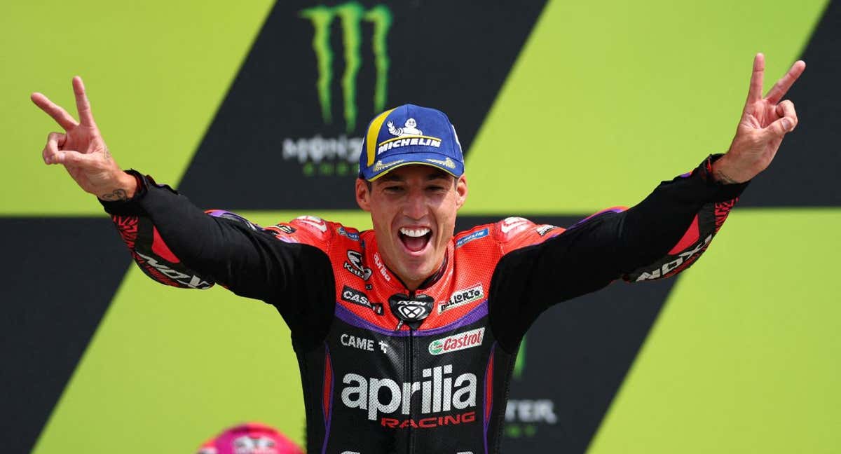 Y Aleix cumplió con Max: «Papá, intenta estar delante, porque si no, no te puedo ver en televisión»