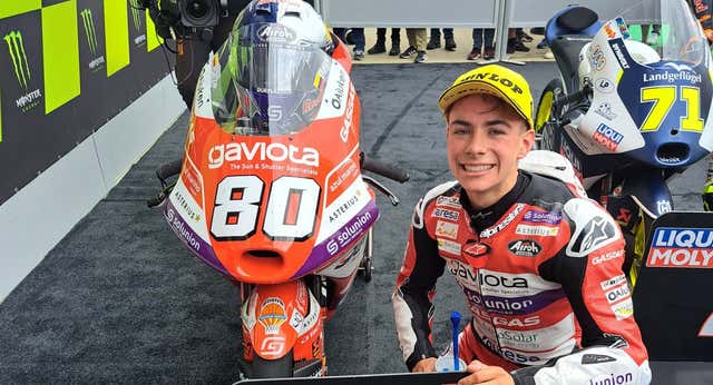 Nacido en Madrid, gana a lo Marc Márquez, de último a primero, y regala la primera victoria mundialista a Colombia