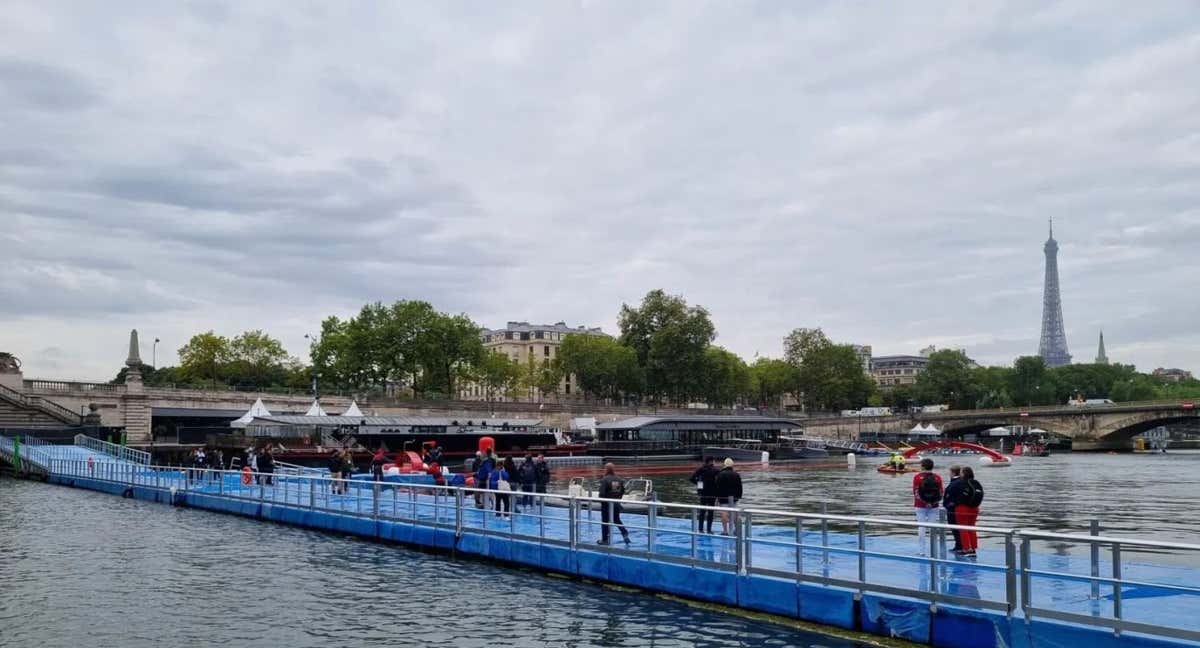 El Sena, con la pasarela de la Copa del Mundo montada./WORLD AQUATICS