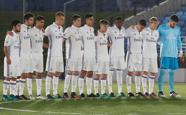 Sergio Díaz, junto a sus compañeros del Castilla.  Real Madrid