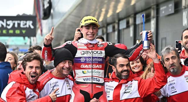 David Alonso replica las gestas de Marc Márquez, Acosta o Binder
