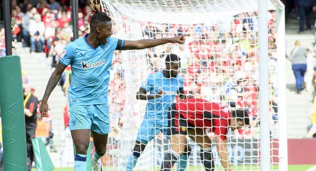 El Athletic ya piensa en el Real Madrid con un ojo en los despachos