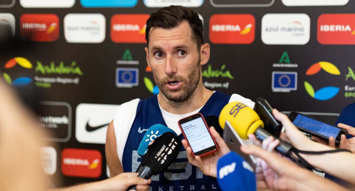 Rudy Fernández, durante su comparecencia ante los medios en Málaga. /EFE/Carlos Díaz