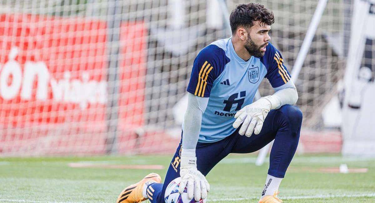 David Raya se entrena en Las Rozas en la última concentración de la Selección.