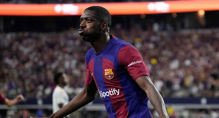 Dembélé, en un partido con el Barcelona.
