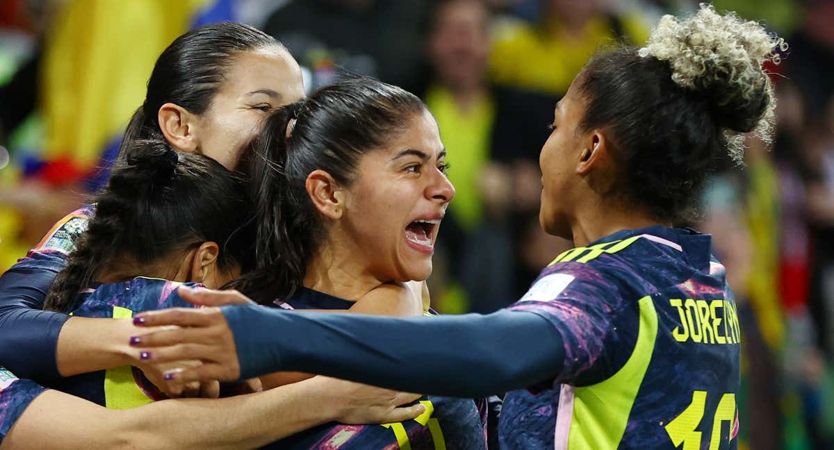 Las jugadoras de Colombia celebrando el gol.