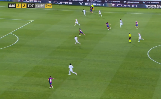 Ansu arrancando antes del pase de Ferran Torres.  WYSCOUT