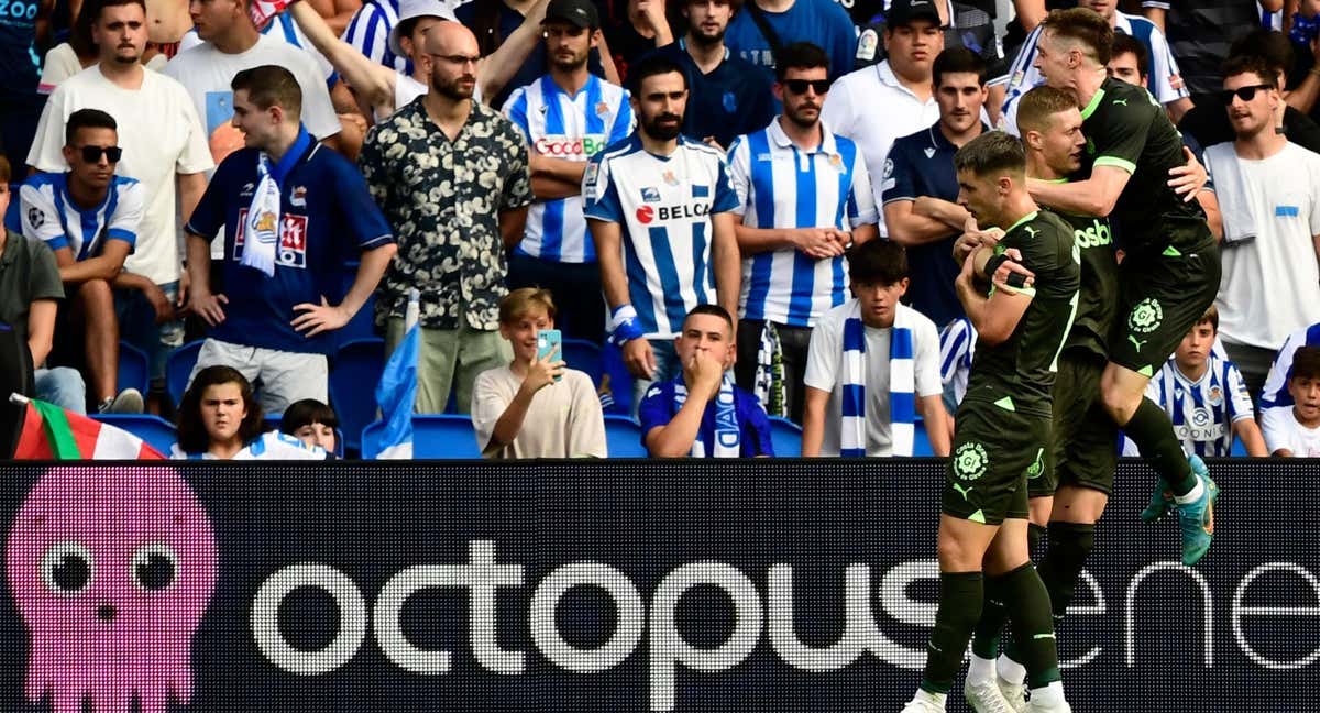 Los jugadores del Girona celebran el gol del empate de DovByk./AFP