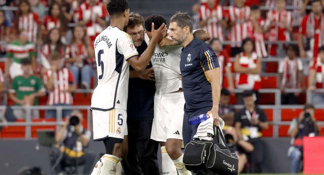 Ancelotti: ‘Lo de Militao no tiene buena pinta, estamos preocupados’