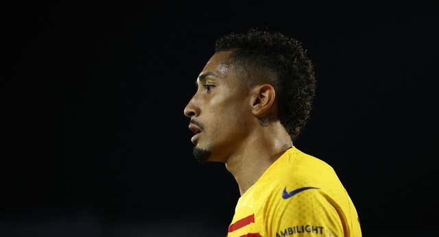 Alta tensión en el Coliseum: rojas a Mata, Raphinha y Xavi; media prórroga de descuento; VAR en el 105’…