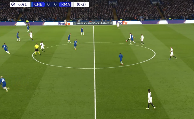 Militao mirando lejos.  WYSCOUT