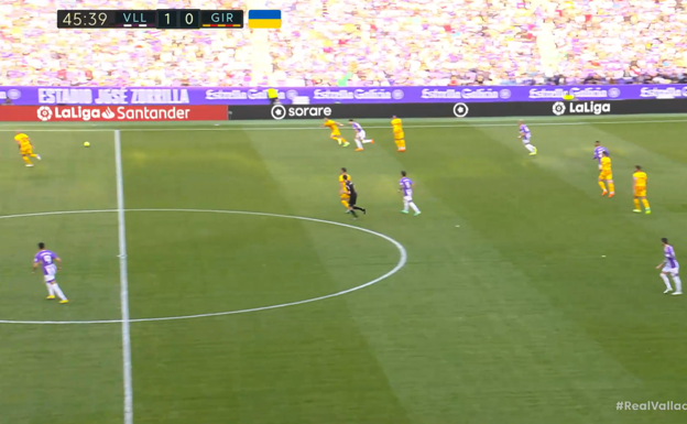 Fresneda tocando hacia el extremo y rompiendo por una zona intermedia.  WYSCOUT