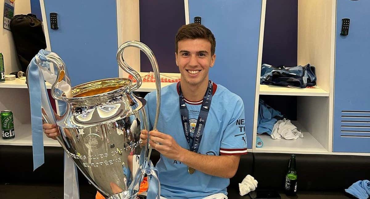 Perrone tras ganar la Champions con el City. /@maxiperrone16