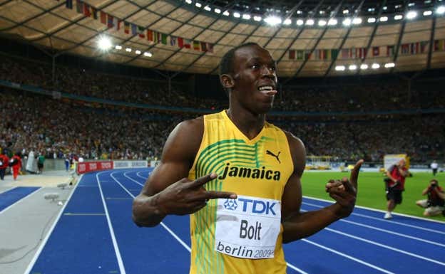 Bolt celebra el récord del mundo de los 100 metros lisos en el Estadio Olímpico de Berlín. GETTY