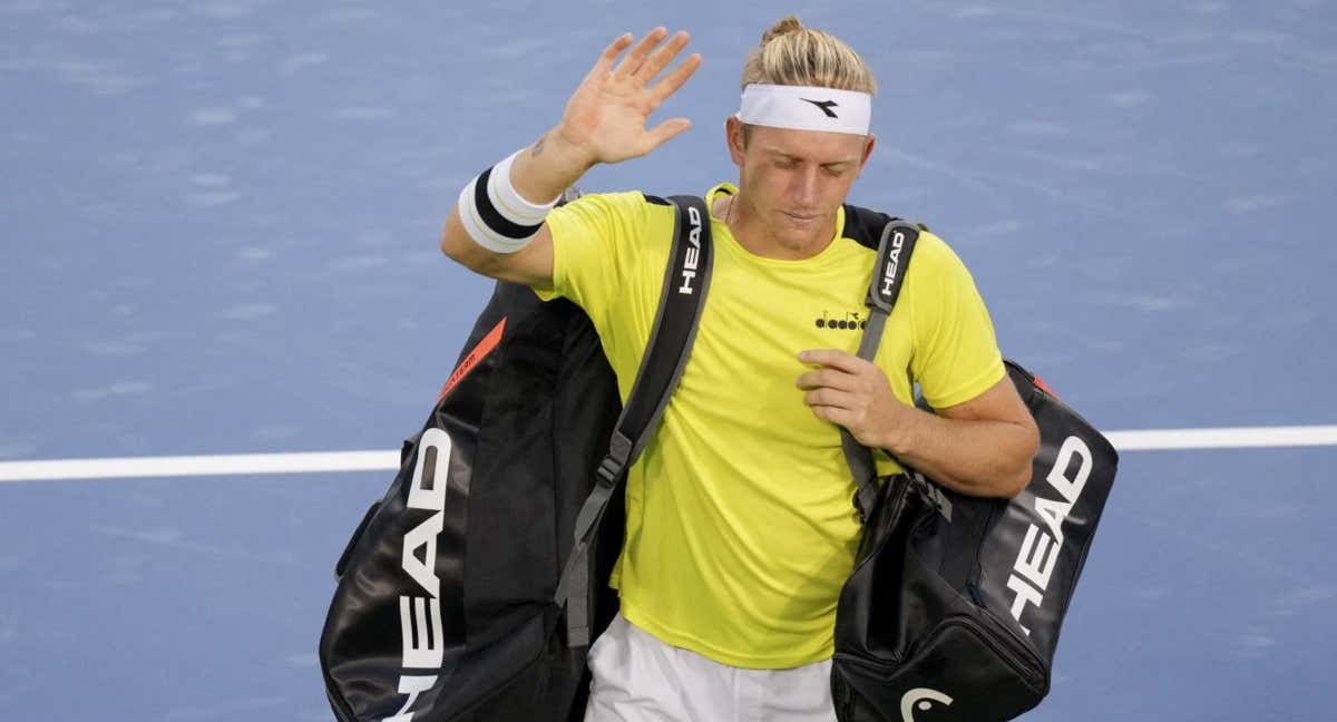 Davidovich abandona la pista, cabizbajo tras la lesión, en el Masters 1000 de Cincinnati./AFP
