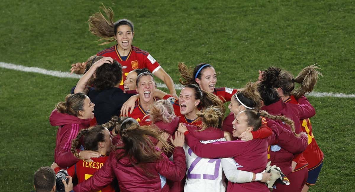 Las jugadoras de la Selección celebran su pase a la final del Mundial tras ganar a Suecia.