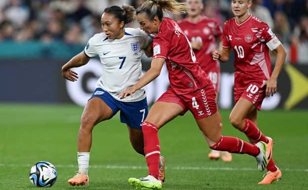 Lauren James durante el partido contra Dinamarca.  REUTERS