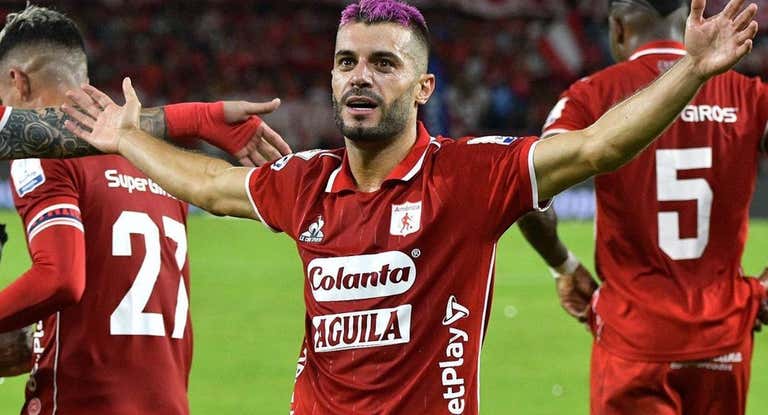 Falque celebrando un gol con el América de Cali.