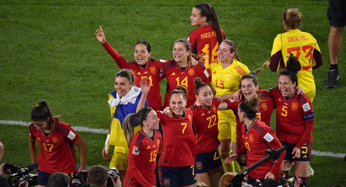 Las jugadoras españolas celebran el título./EFE