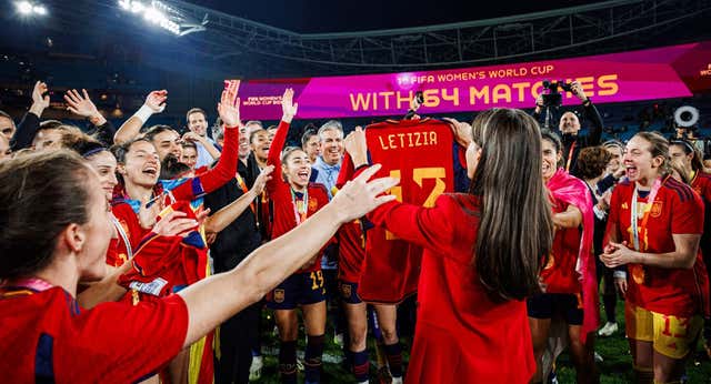 Letizia se salta el protocolo y propicia unas imágenes inéditas en la celebración del Mundial