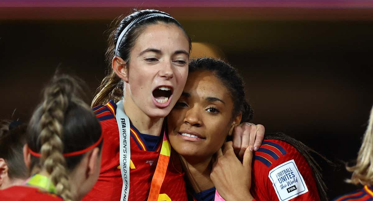 Aitana y Salma Paralluelo durante la celebración. /REUTERS
